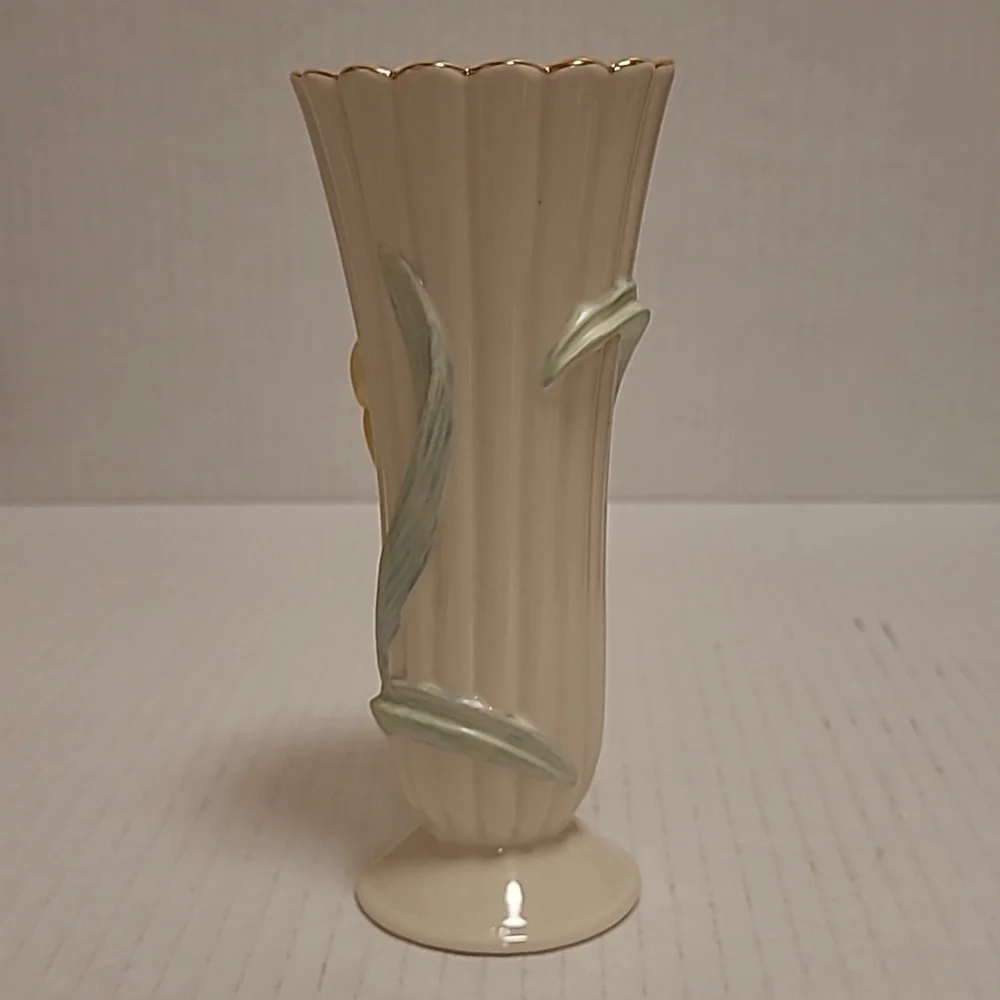 Lenox Daffodils in Bloom Bud Vase with Gold Trim